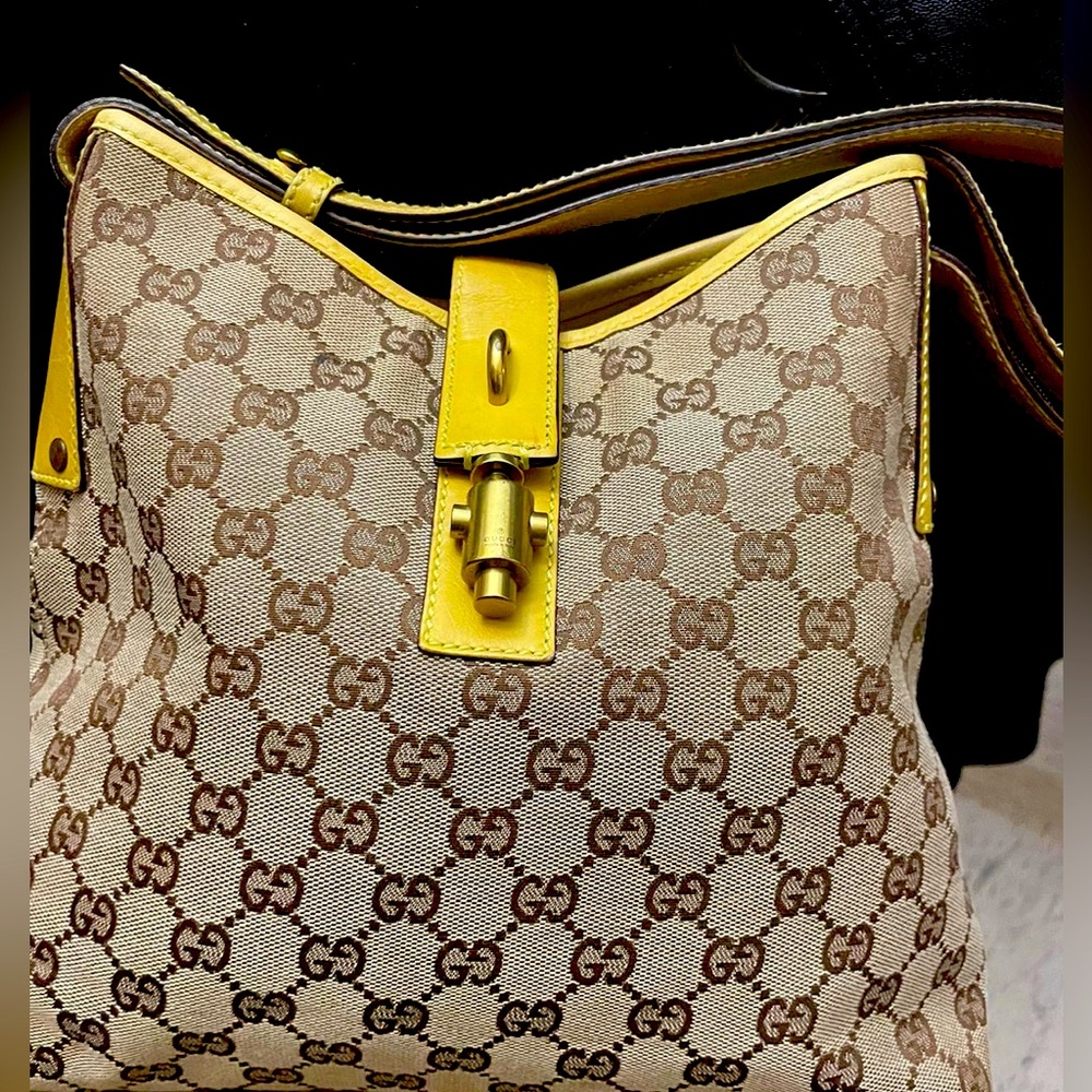 Auténtic Monogram purse, Gucci inside clear yellow end leather pretty ,
